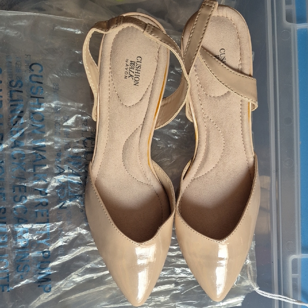 Cushion Walk by Avon - Pretty Pump Slingback - Beige Heels - Women's Size 9